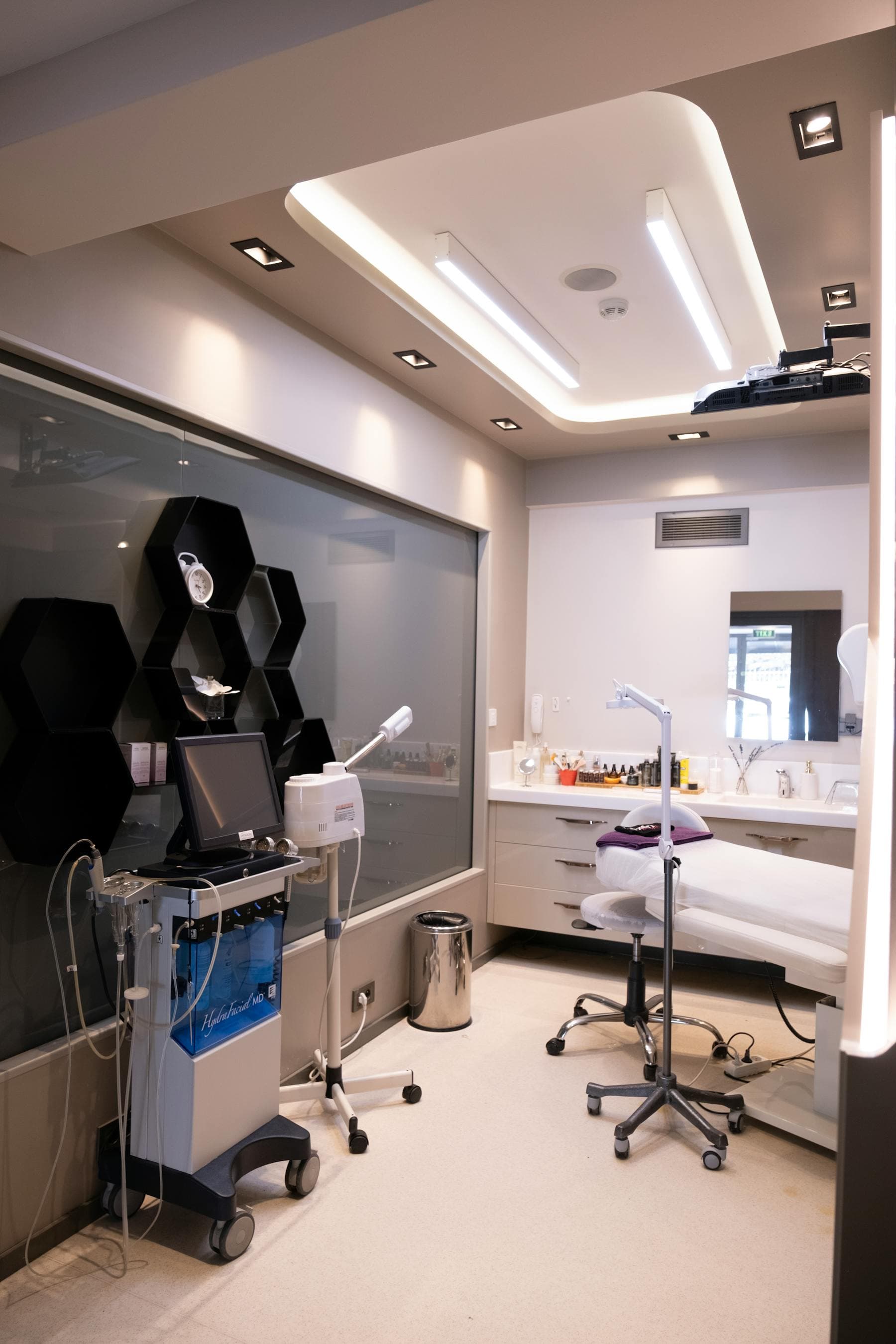Soft ışıklı bakım odası ve güzellik salonu atmosferi